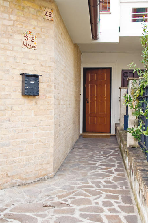 צ'יביטאנובה מארקה B&B Indipendenza מראה חיצוני תמונה